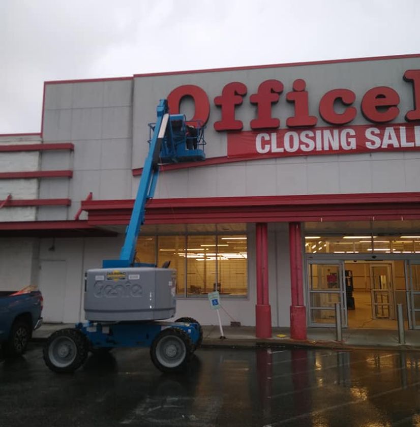Putting lettering on commercial storefront